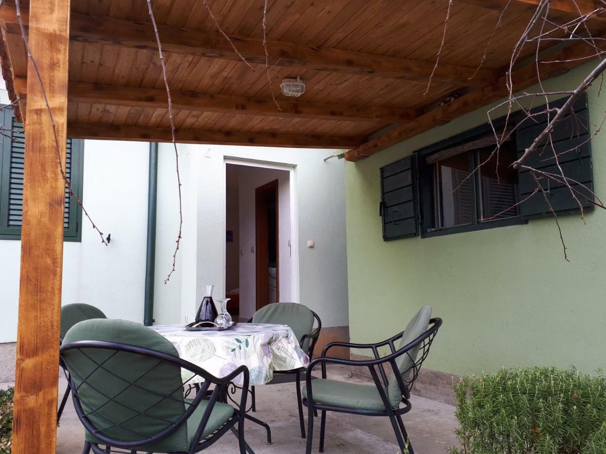 Seaside Apartment For 2 P Трогир Экстерьер фото